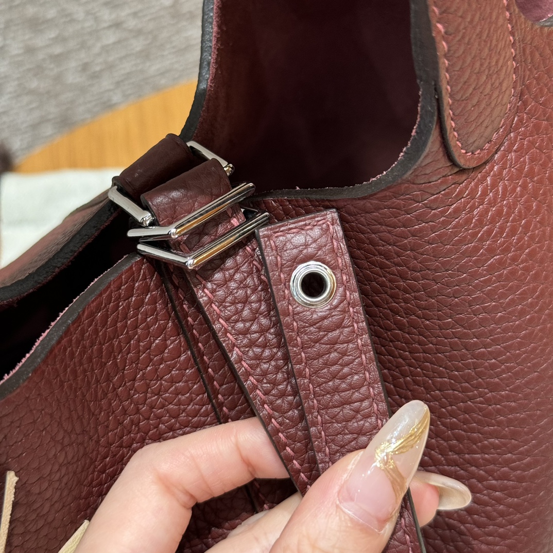 Hermès  Picotin lock 18 Rouge H Clemence