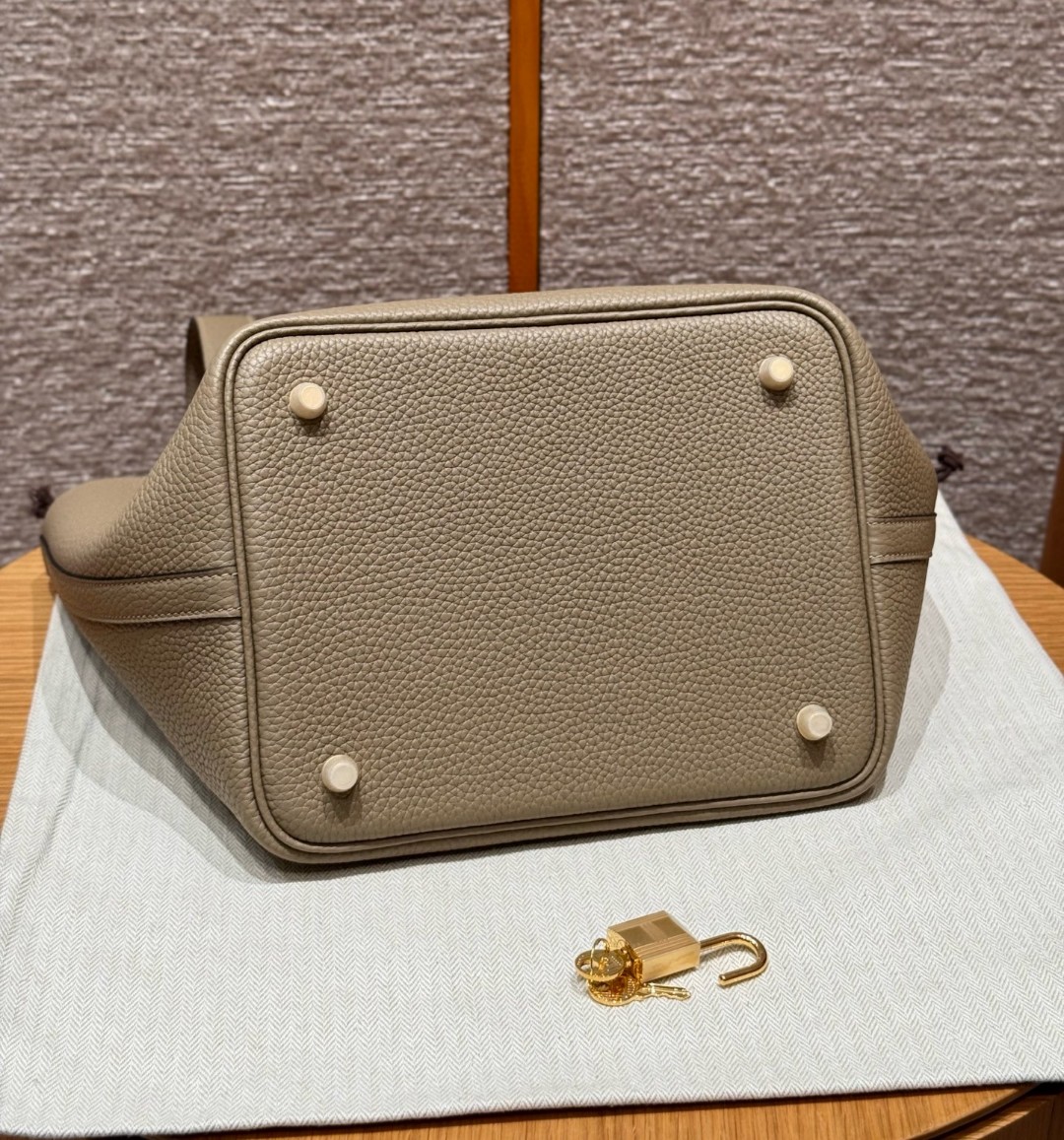 Hermès  Picotin lock 22 Beige Marfa Clemence