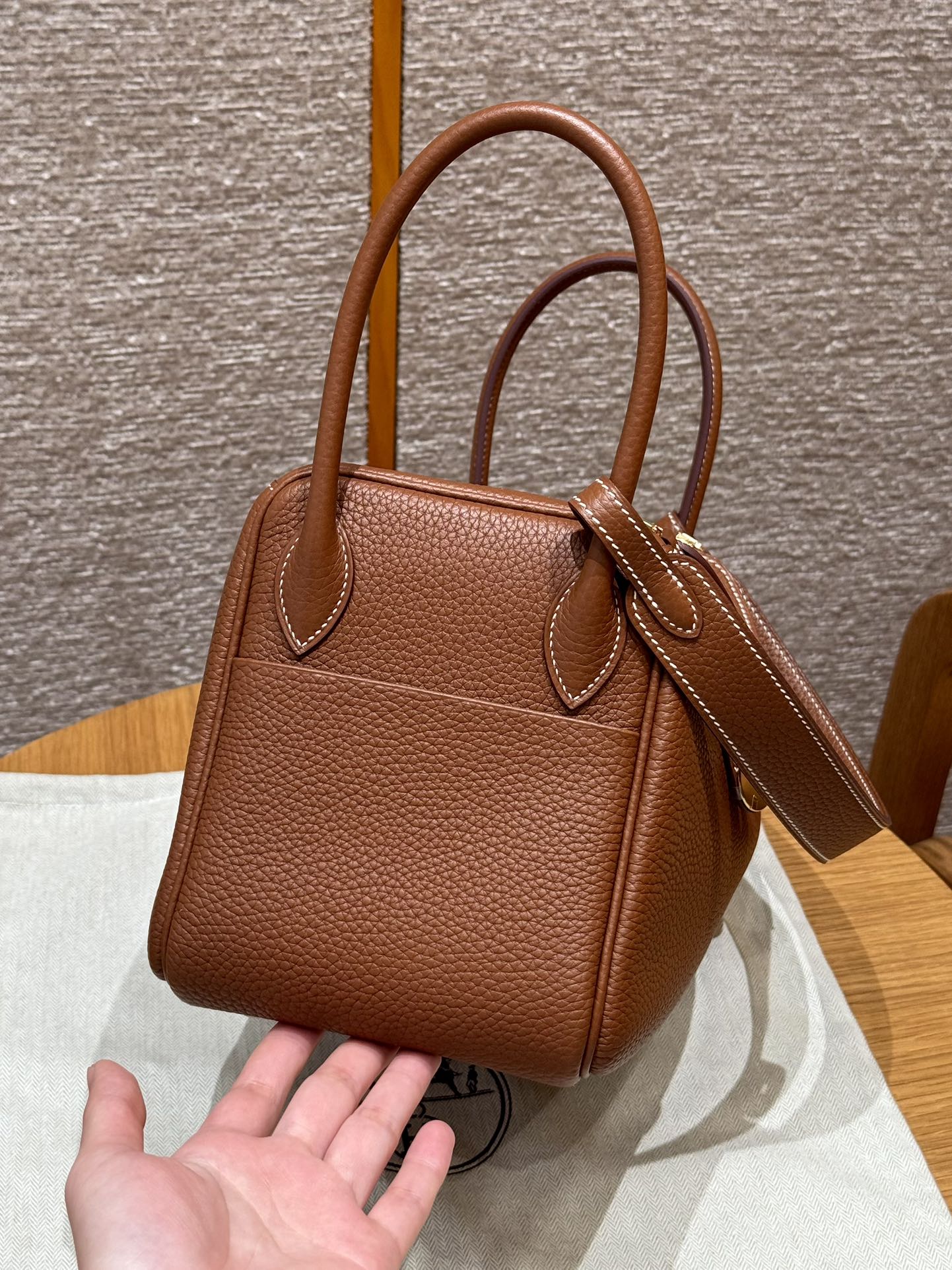 Hermès  Lindy 26 gold Clemence