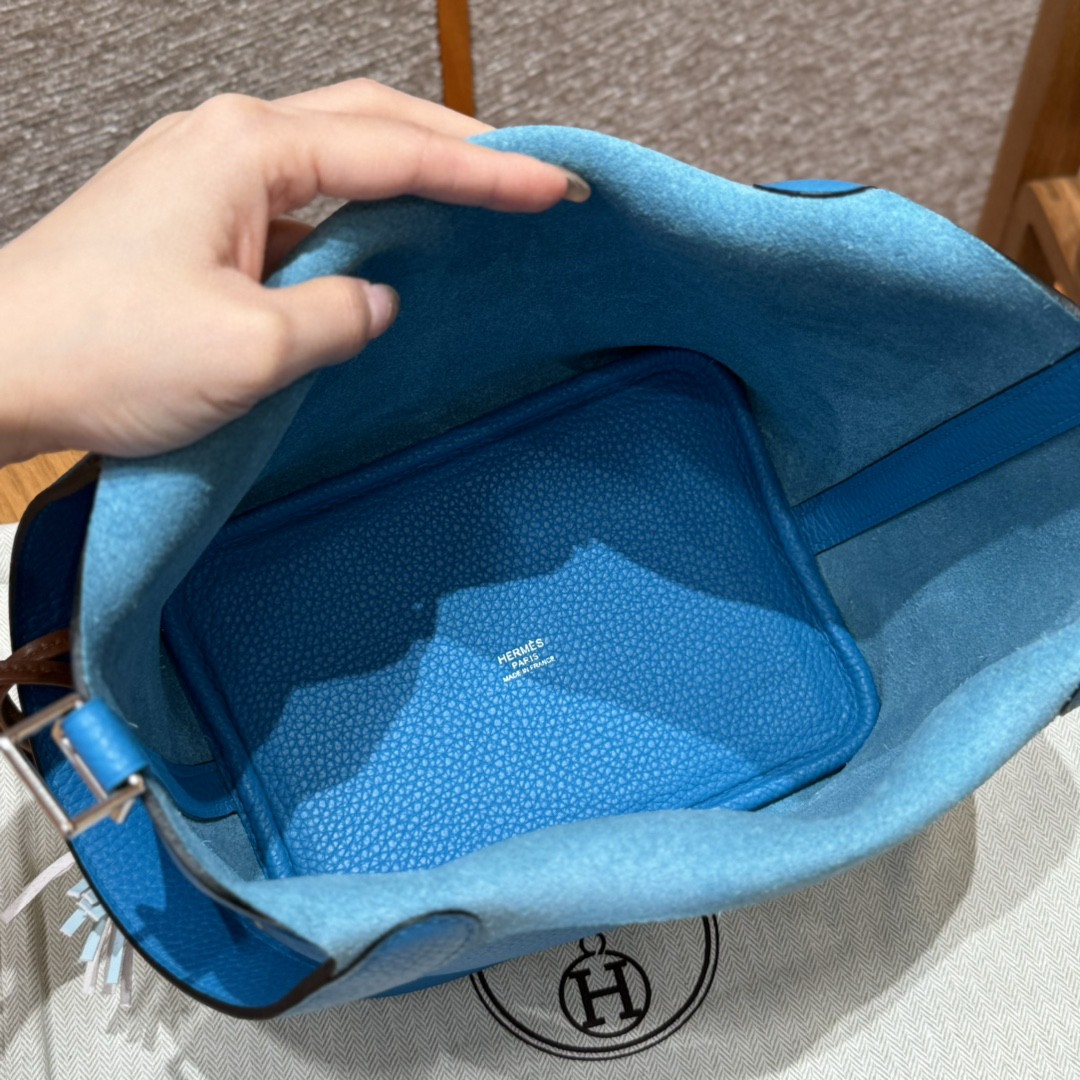 Hermès  Picotin lock 18  Blue Frida Clemence
