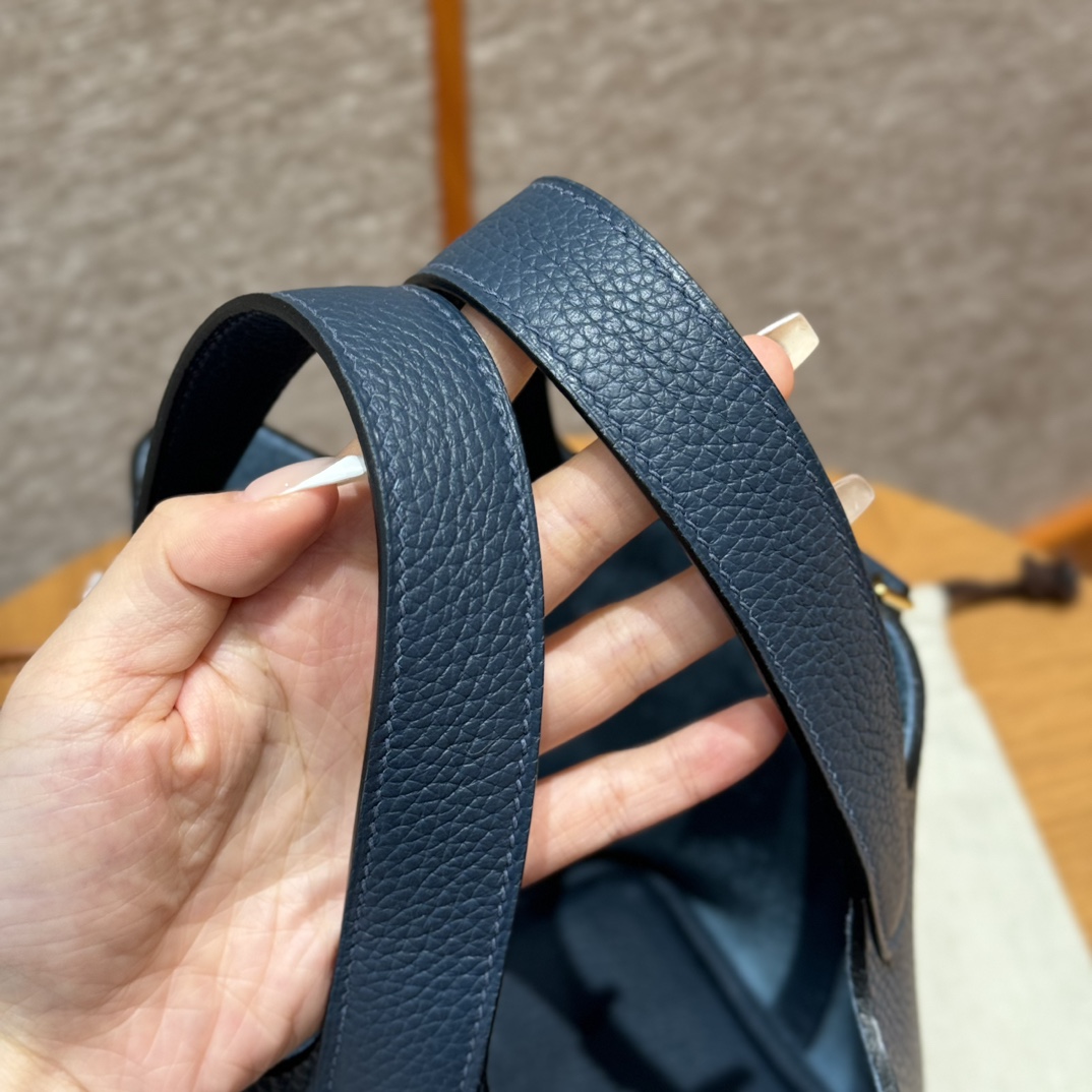 Hermès  Picotin lock 18 Blue presse Clemence