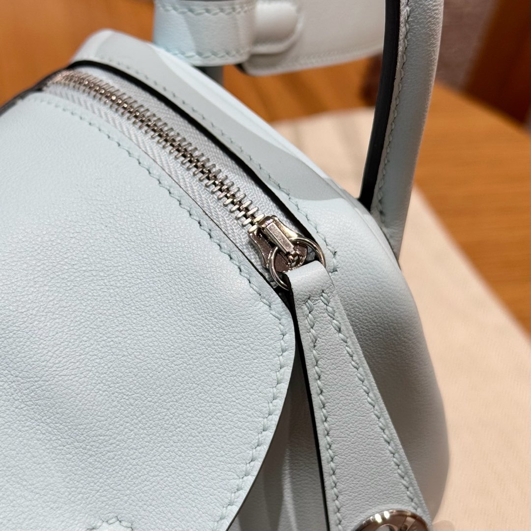 Hermès  Lindy 19 Blue Brume Swift