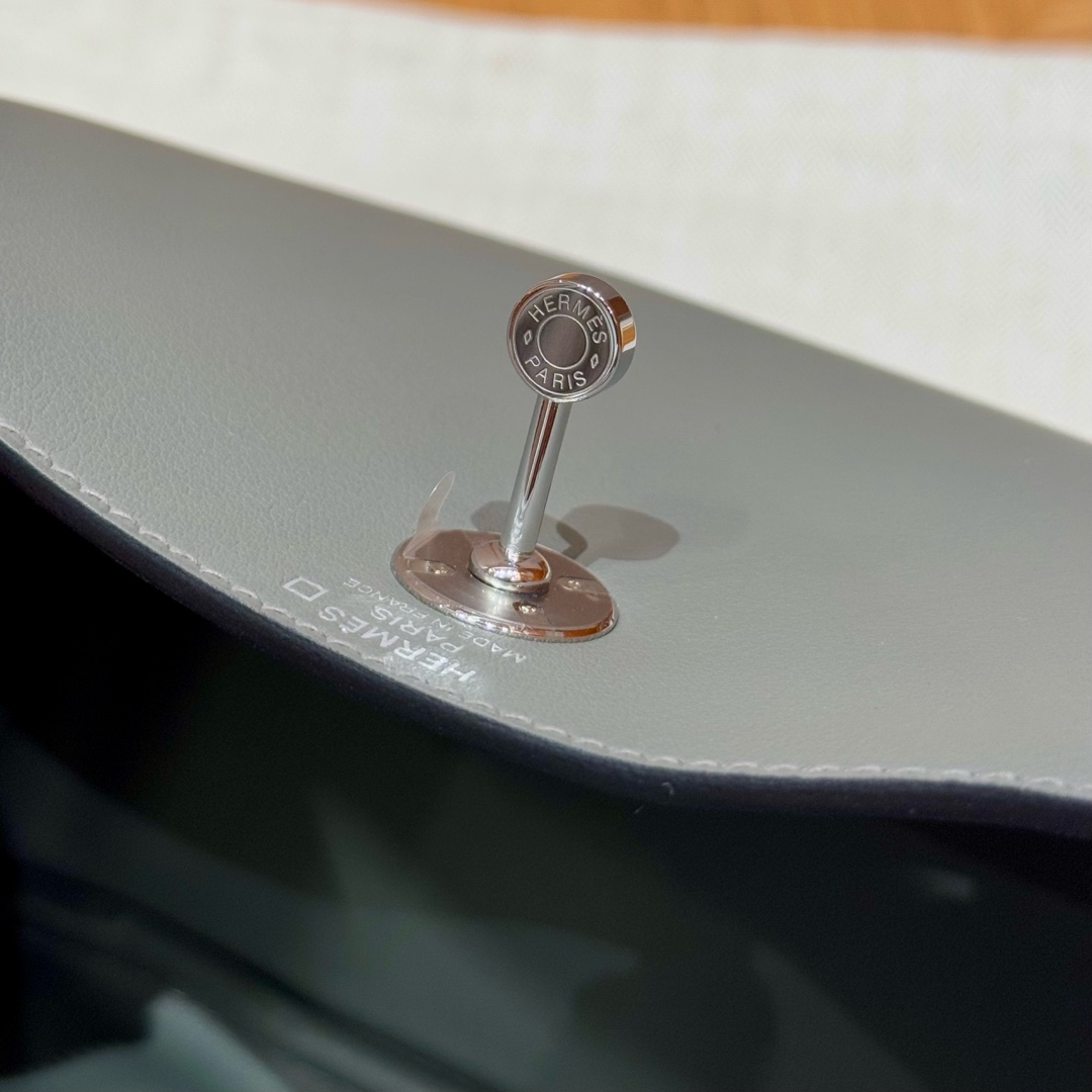 Hermès  Lindy 19 Girs Meyer and Girs Perle Swift and Matte Alligator crocodile