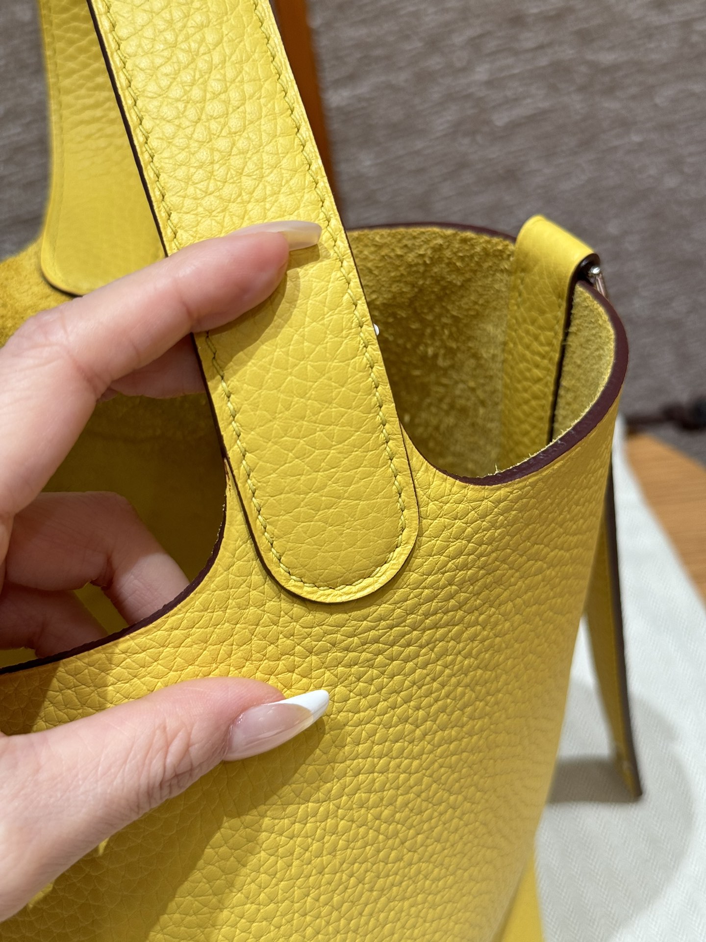 Hermès  Picotin lock 22  Jaune de naples  Clemence