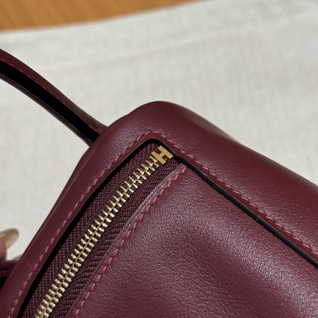Hermès  Lindy 19 Bordeaux Swift