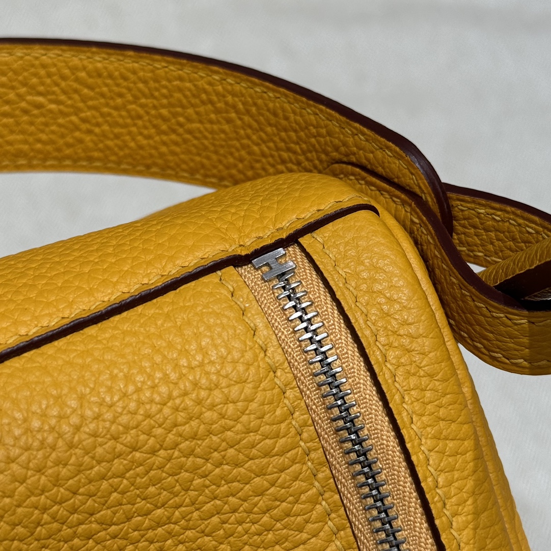 Hermès  Lindy 26 Jaune ambre Clemence