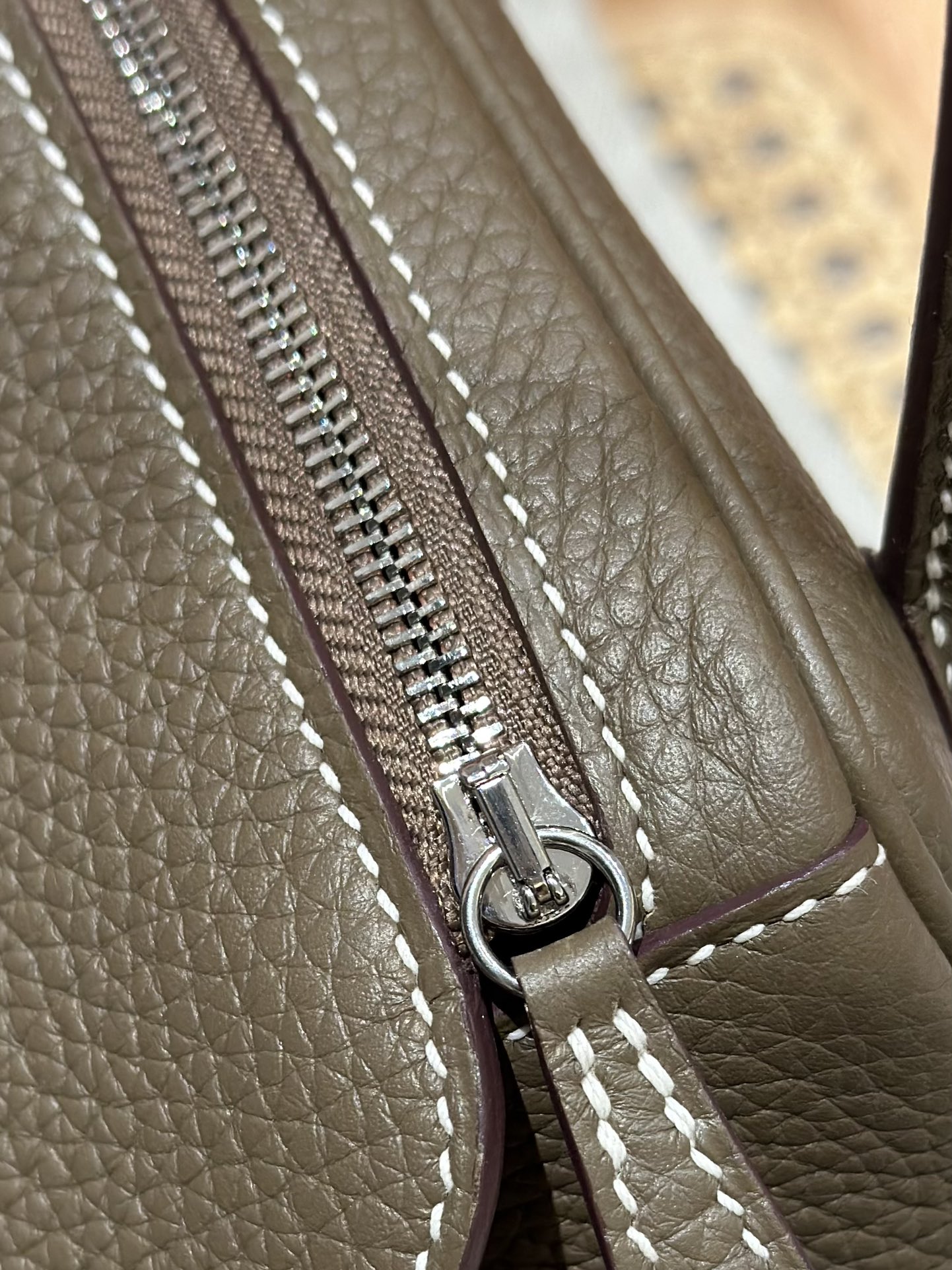 Hermès  Lindy 26 Etoupe Clemence
