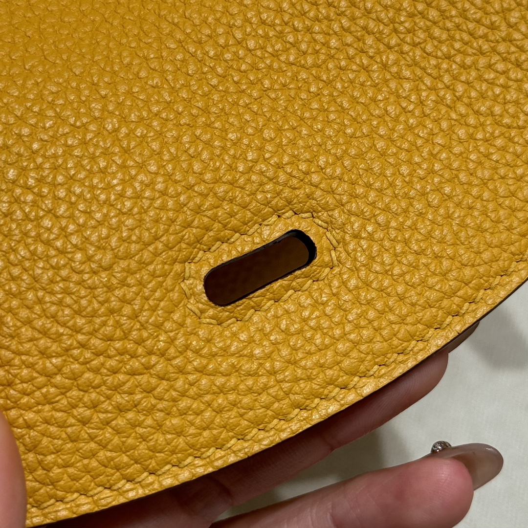 Hermès  Lindy 26 Jaune ambre Clemence