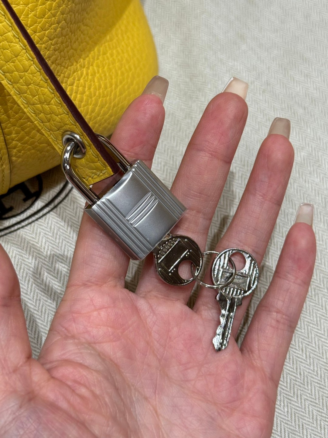 Hermès  Picotin lock 22  Jaune de naples  Clemence