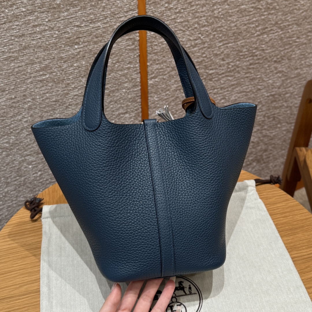Hermès  Picotin lock 18 Blue presse Clemence