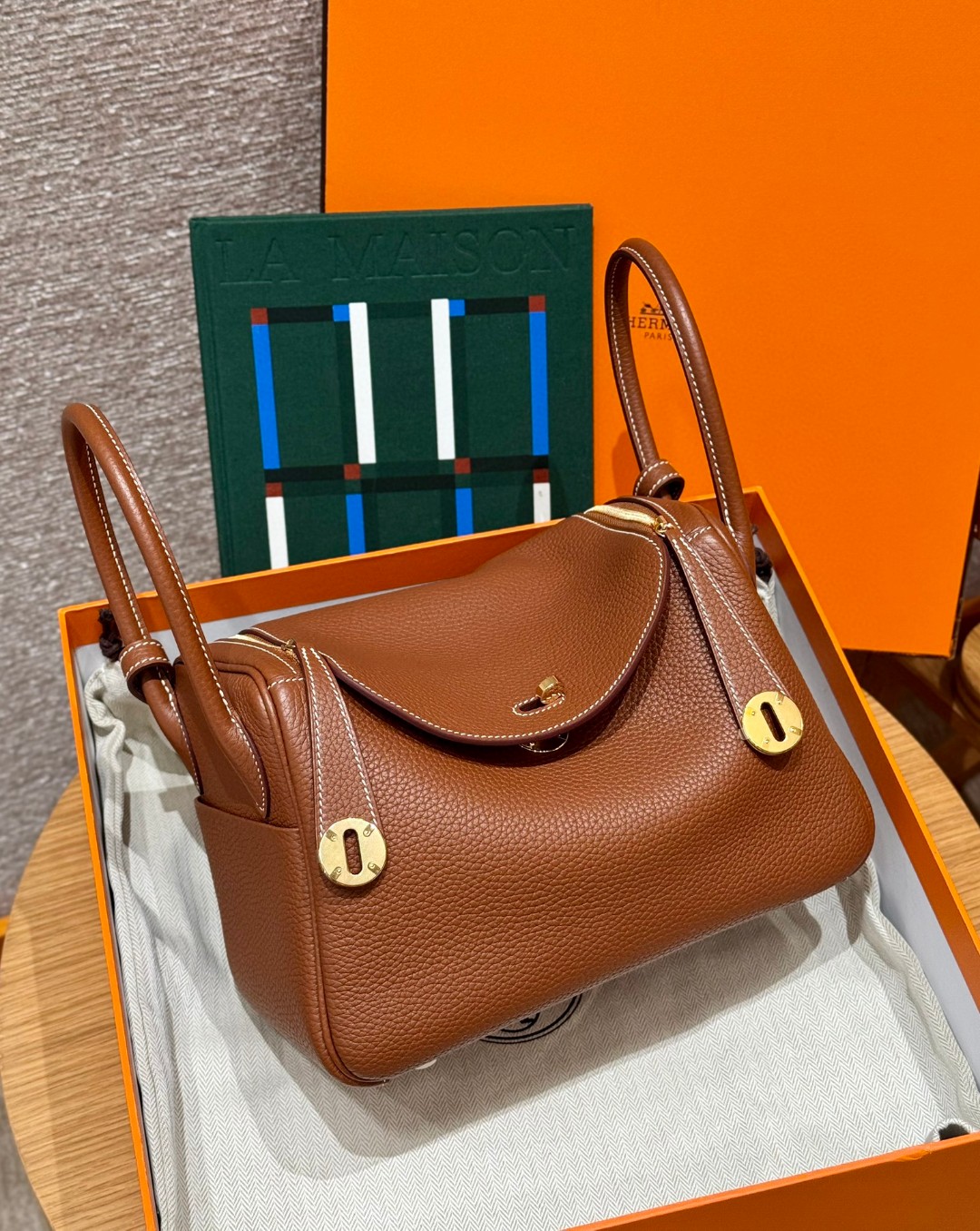 Hermès  Lindy 26 gold Clemence