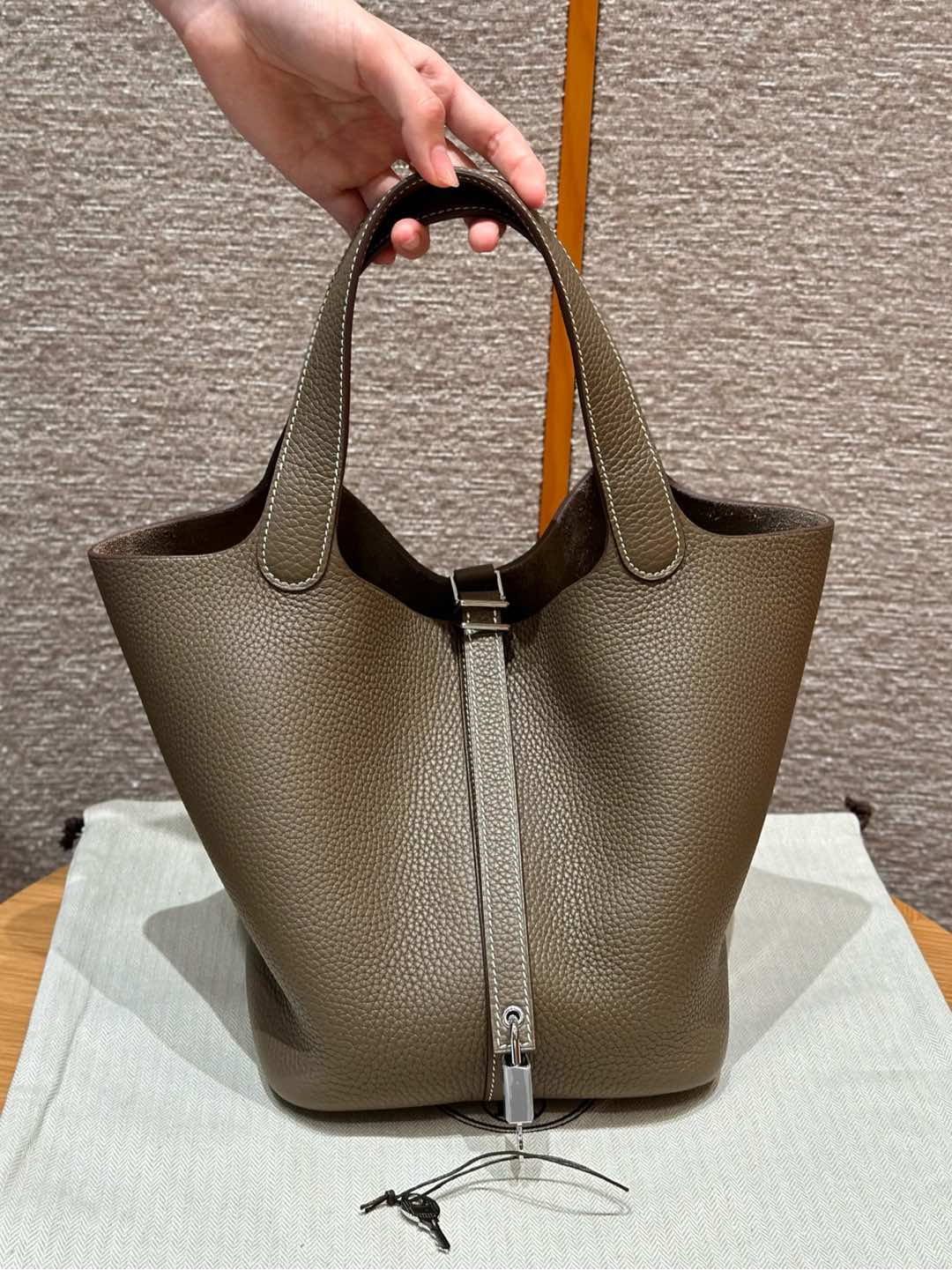 Hermès  Picotin lock 18 Etoupe Clemence