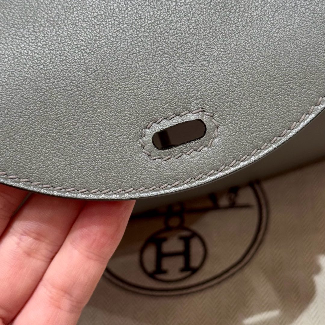 Hermès  Lindy 19 Girs Meyer and Girs Perle Swift and Matte Alligator crocodile