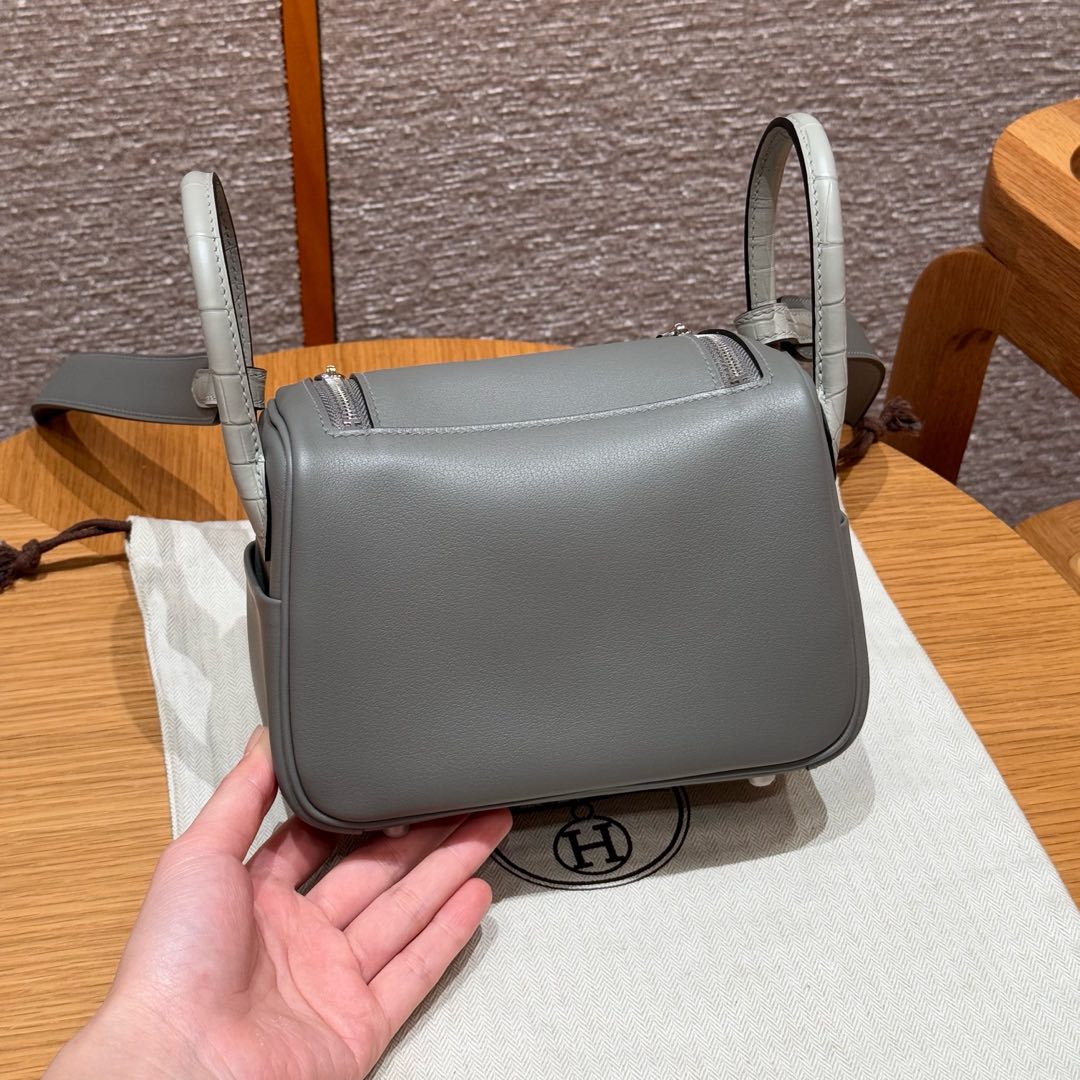 Hermès  Lindy 19 Girs Meyer and Girs Perle Swift and Matte Alligator crocodile