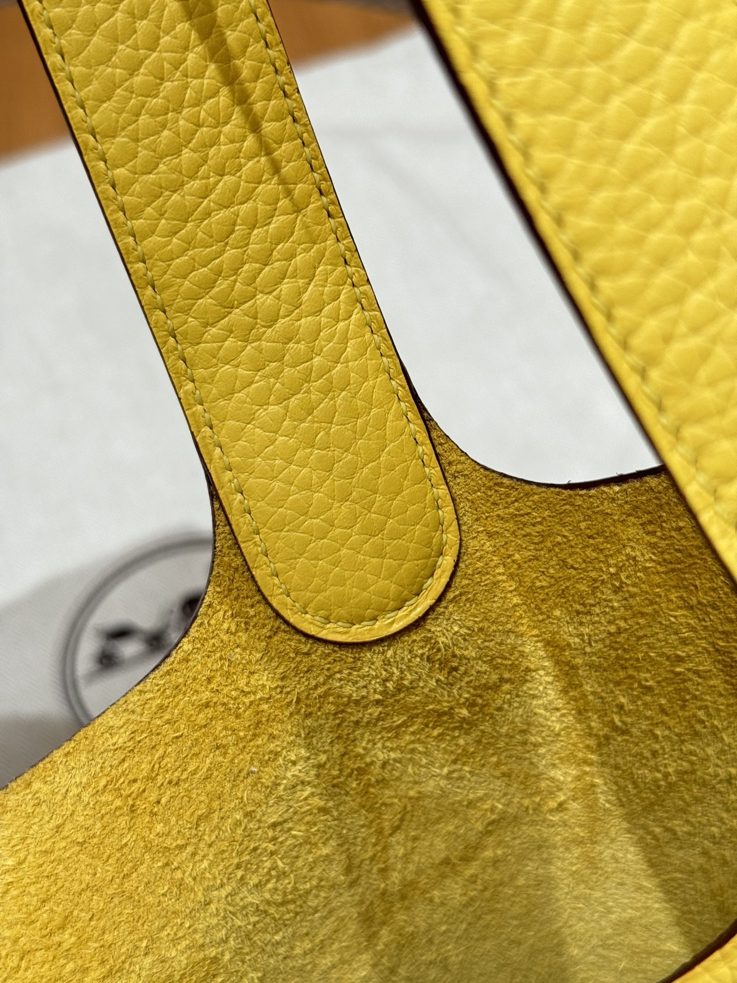 Hermès  Picotin lock 22  Jaune de naples  Clemence