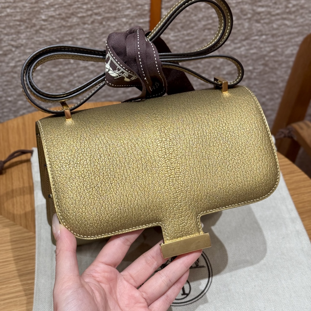 Hermès Constance 19 Dorè Chèvre