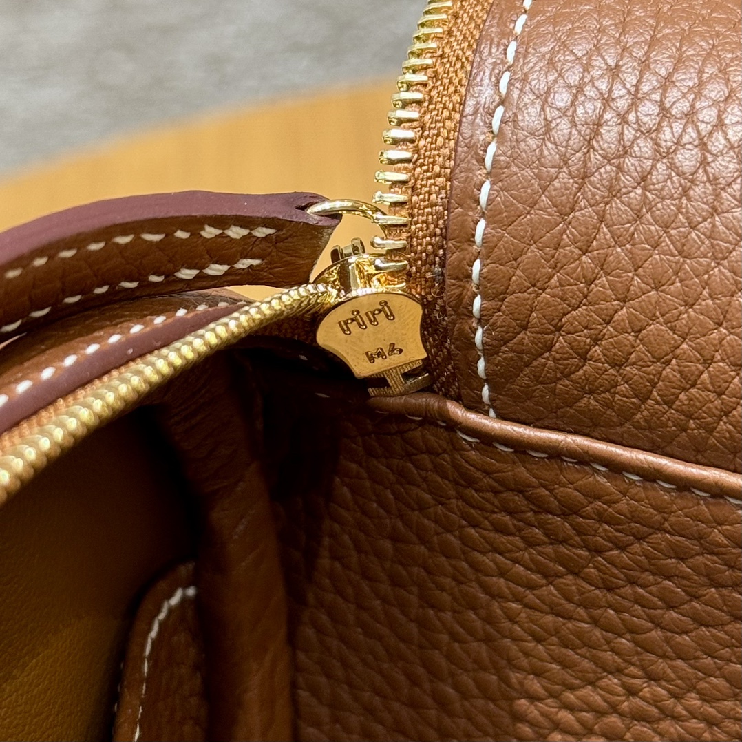 Hermès  Lindy 26 gold Clemence