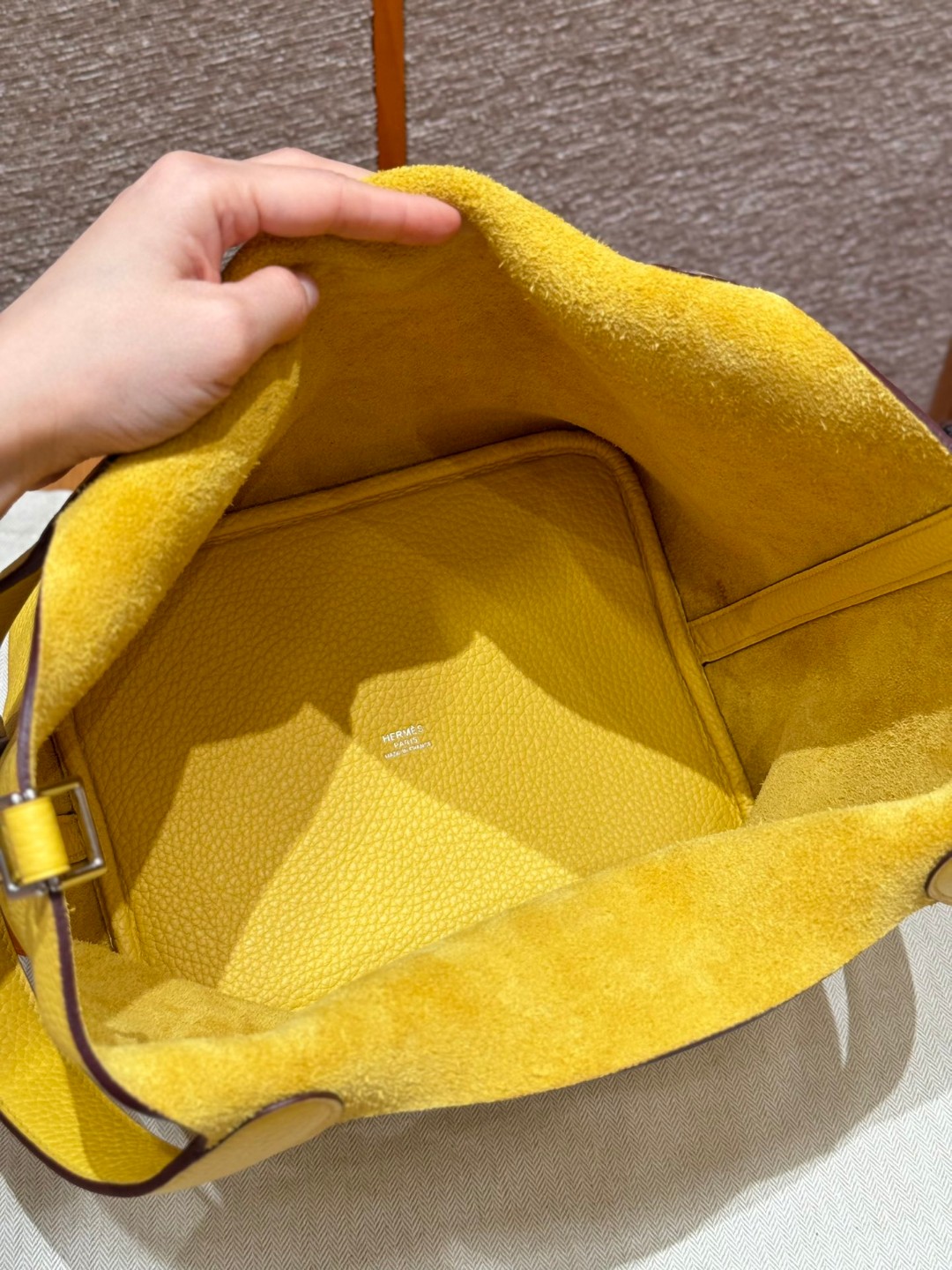 Hermès  Picotin lock 22  Jaune de naples  Clemence