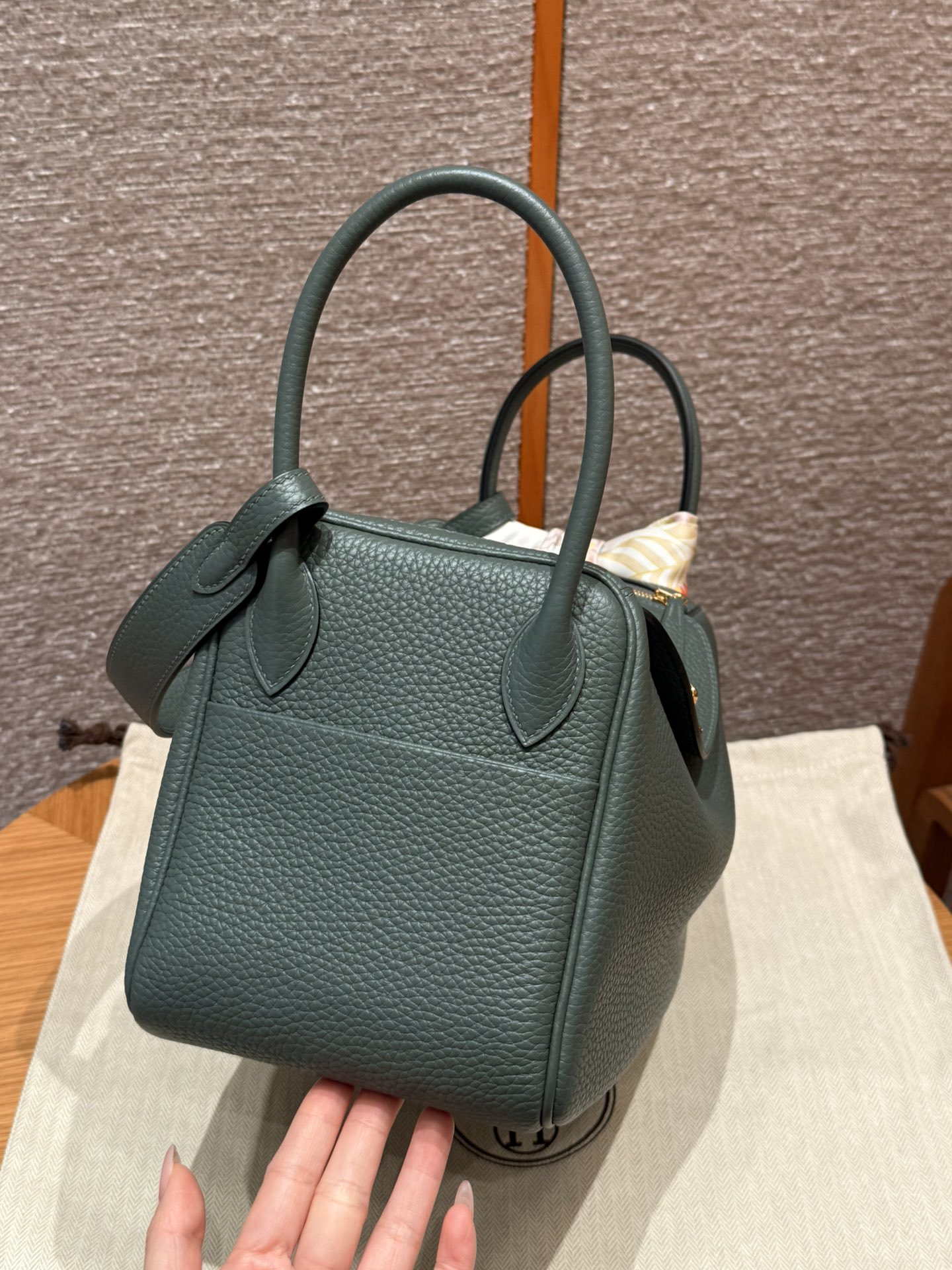 Hermès  Lindy 26 Vert Amanda  Clemence