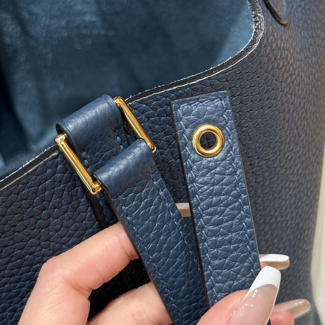 Hermès  Picotin lock 18 Blue presse Clemence