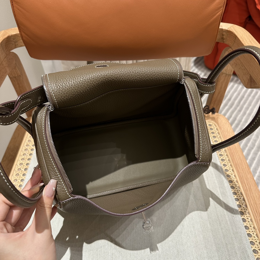 Hermès  Lindy 26 Etoupe Clemence