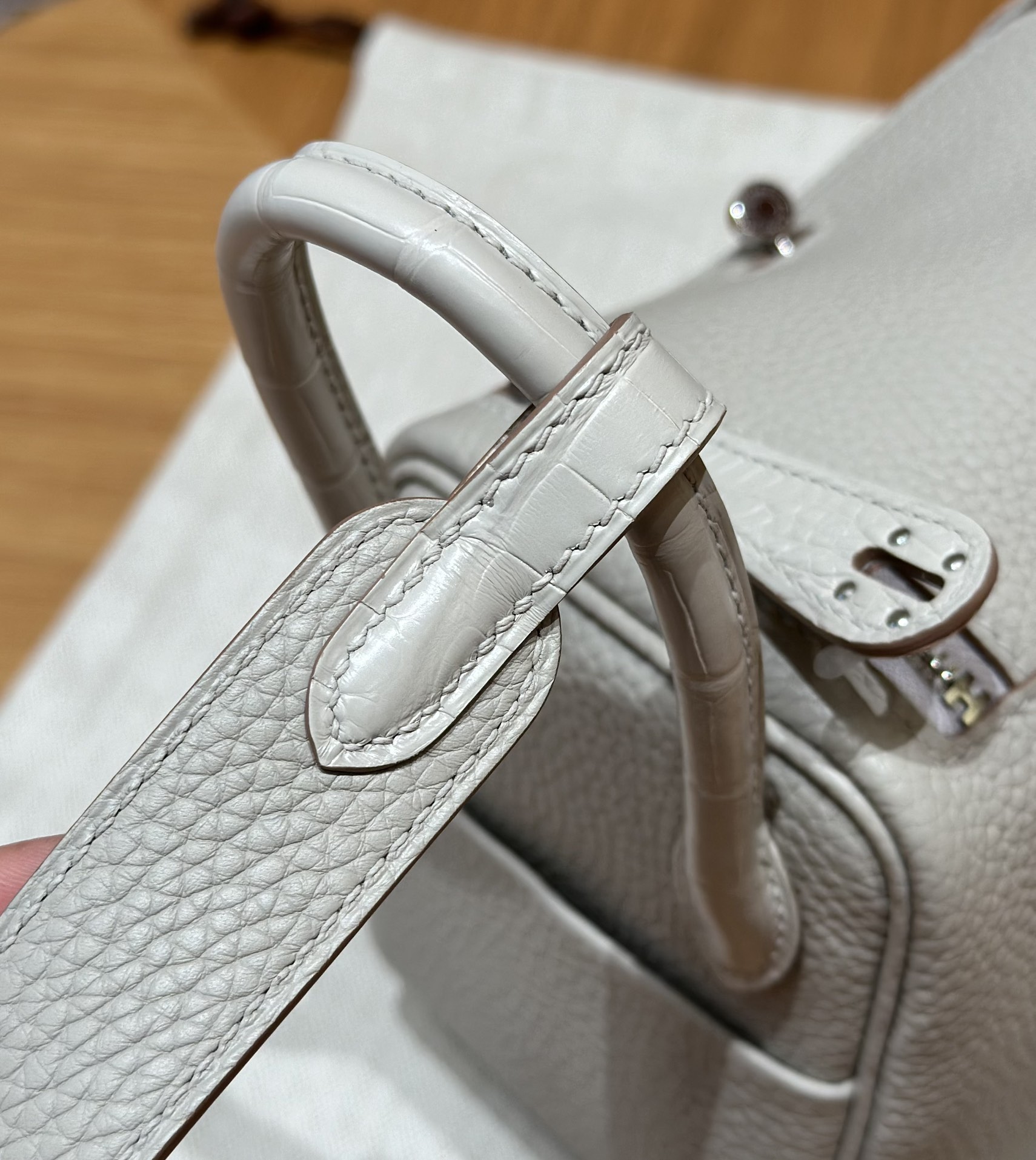 Hermès  Lindy 19 Girs Perle Clemence  and Matte Alligator🐊imported