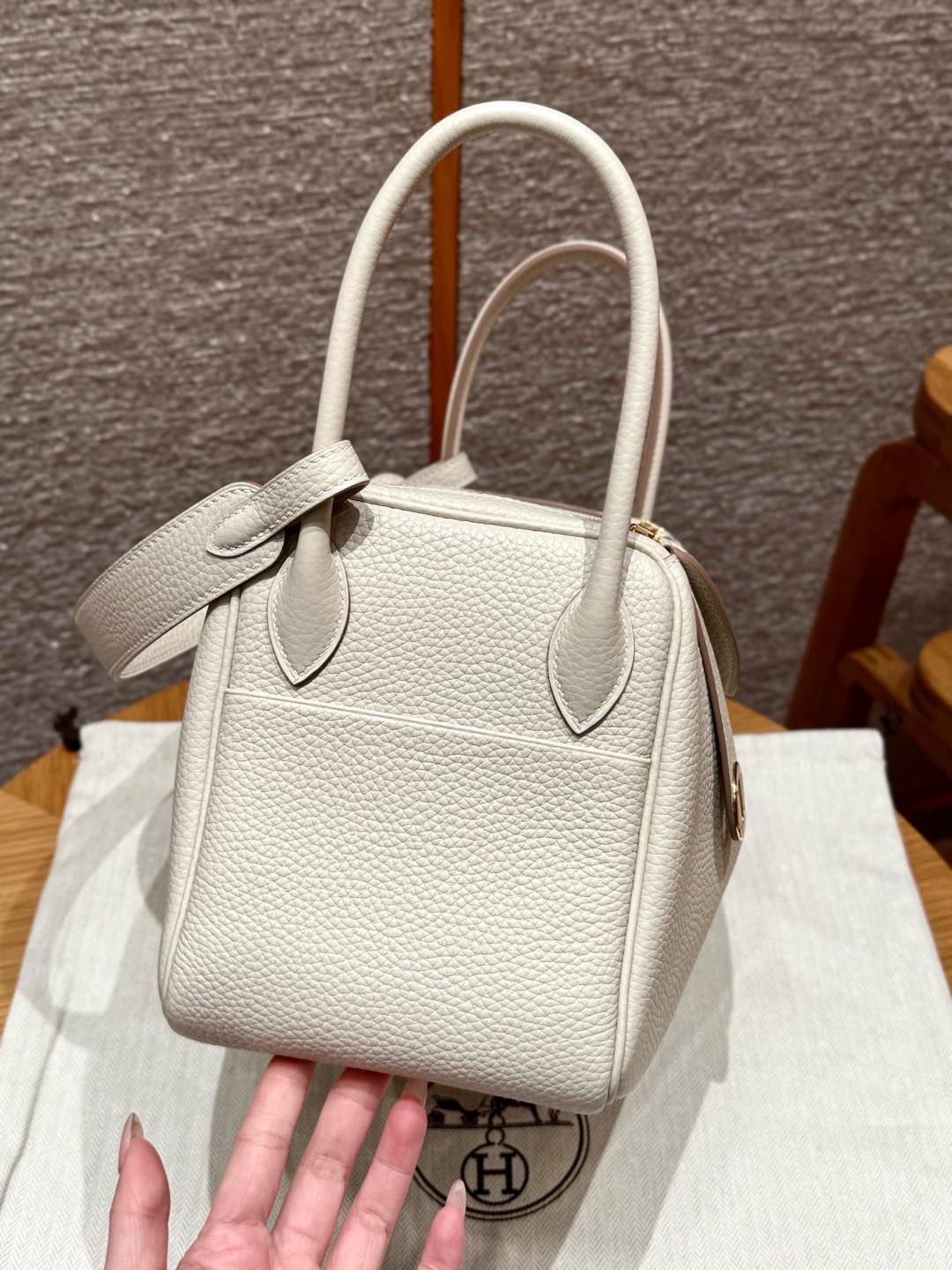 Hermès  Lindy 26 Craie Clemence