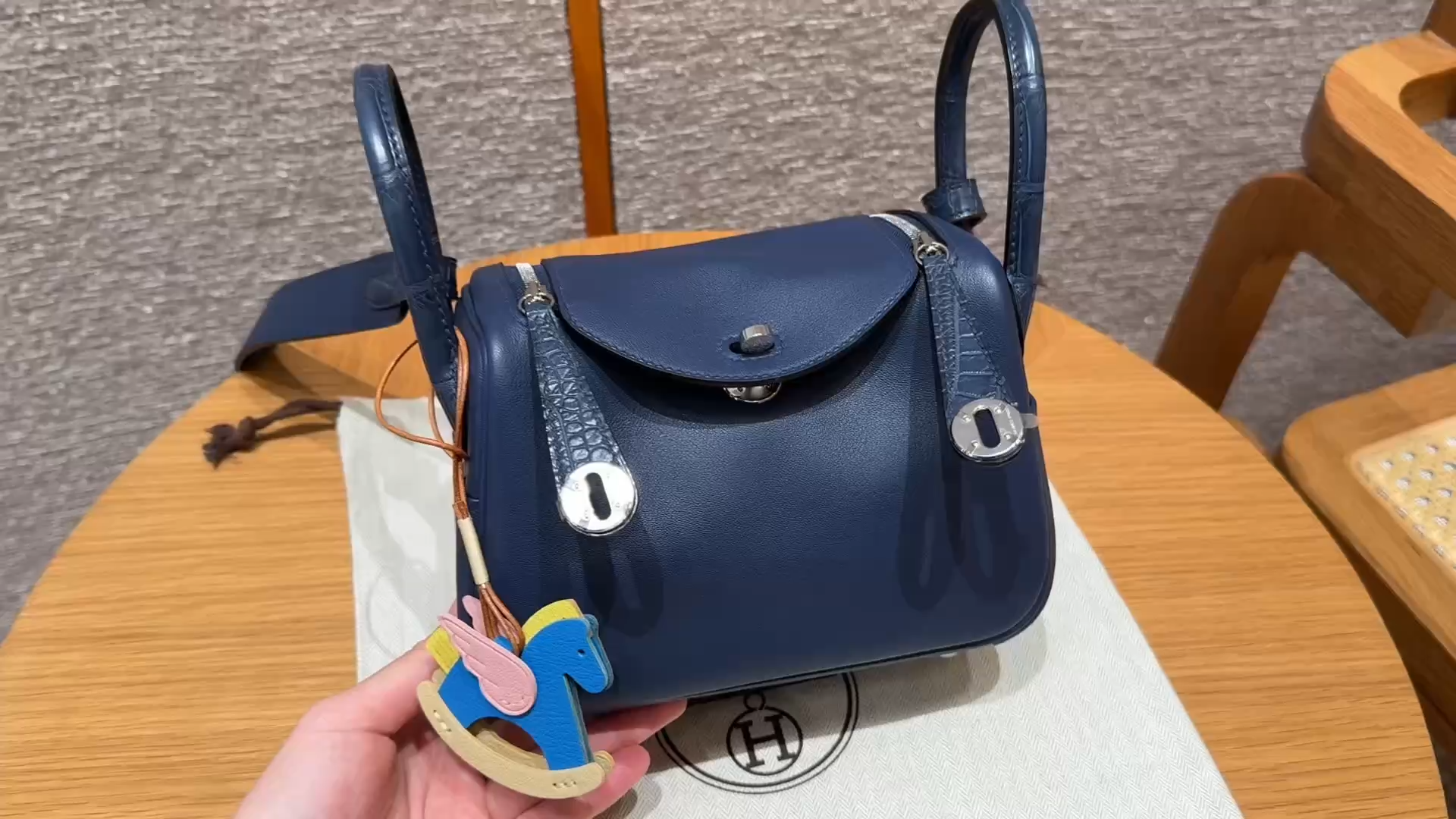Hermès  Lindy 19 Blue saphir Swift and The fog- faced alligator