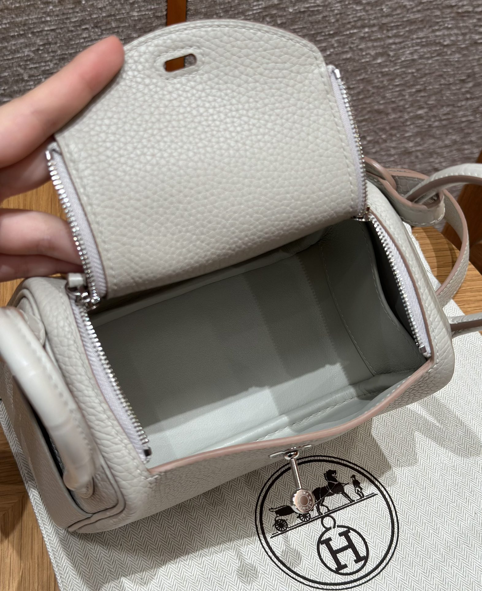 Hermès  Lindy 19 Girs Perle Clemence  and Matte Alligator🐊imported