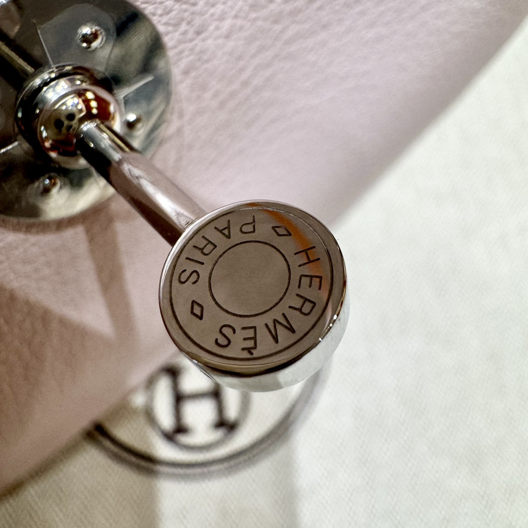 Hermès  Lindy 19  Mauve pale Swift