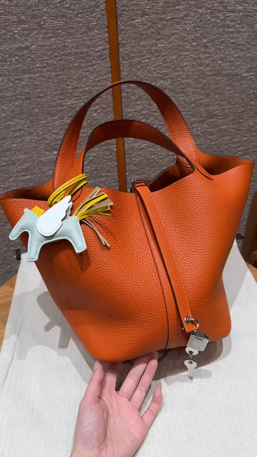 Hermès  Picotin lock 22 Orange Clemence