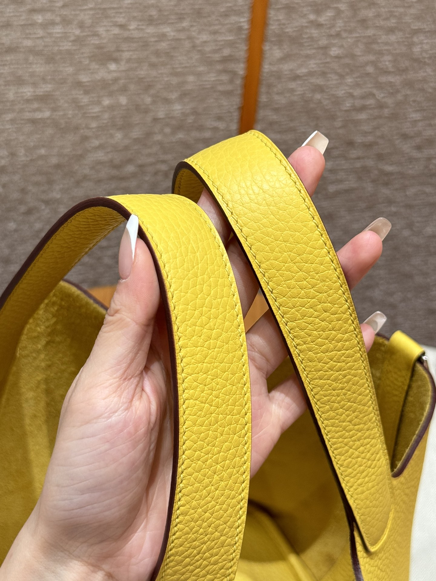 Hermès  Picotin lock 22  Jaune de naples  Clemence