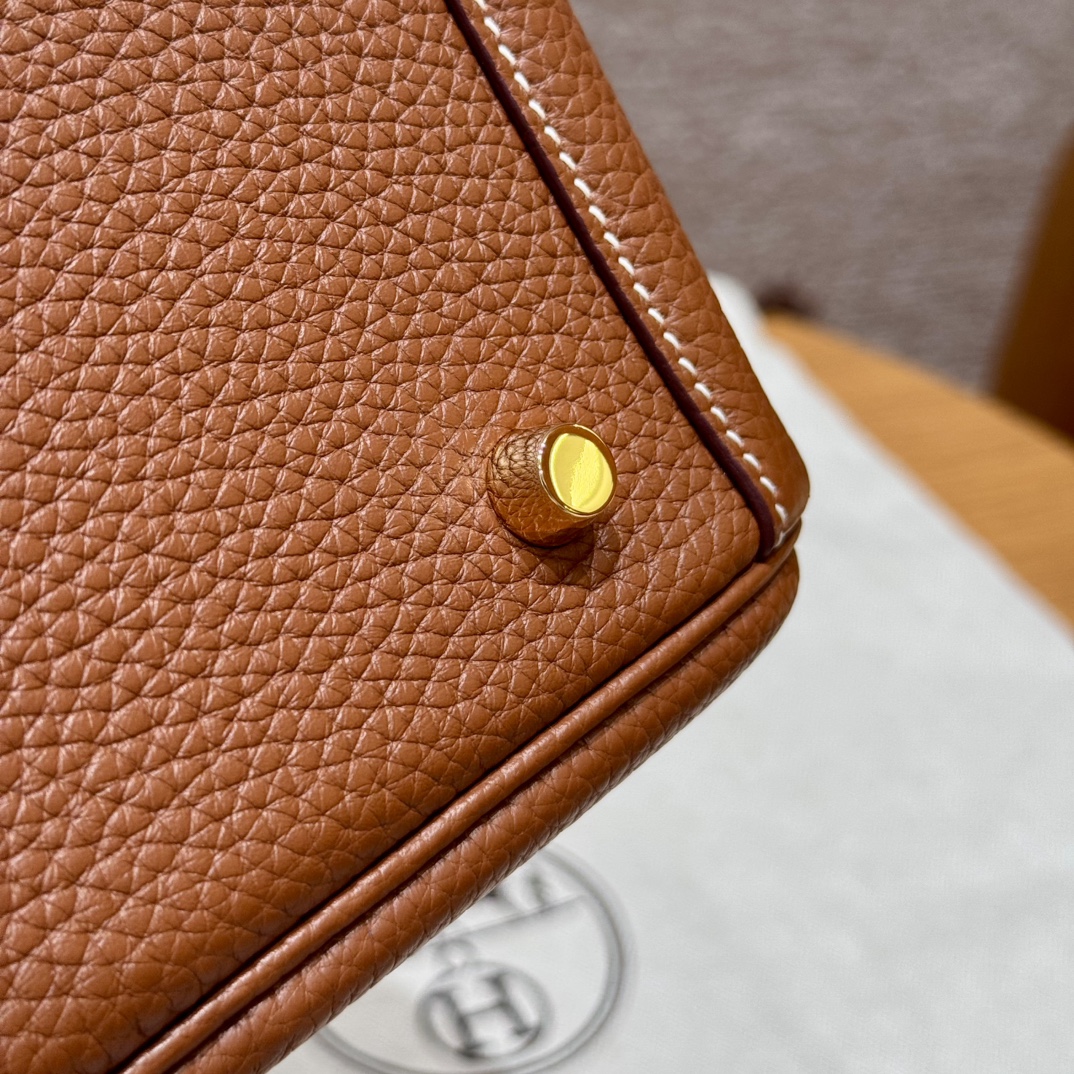 Hermès  Lindy 26 gold Clemence