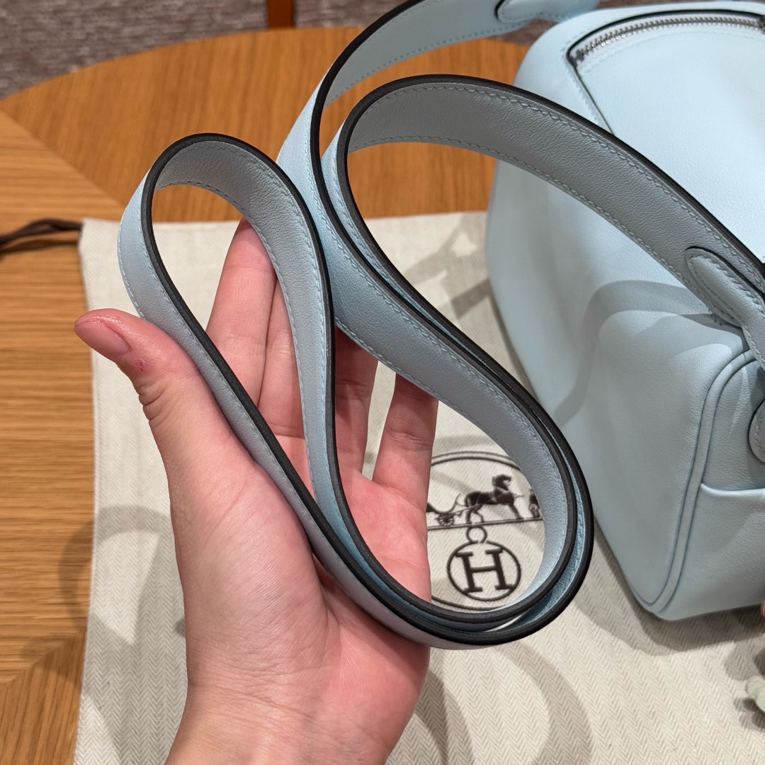 Hermès  Lindy 19 Blue Brume Swift