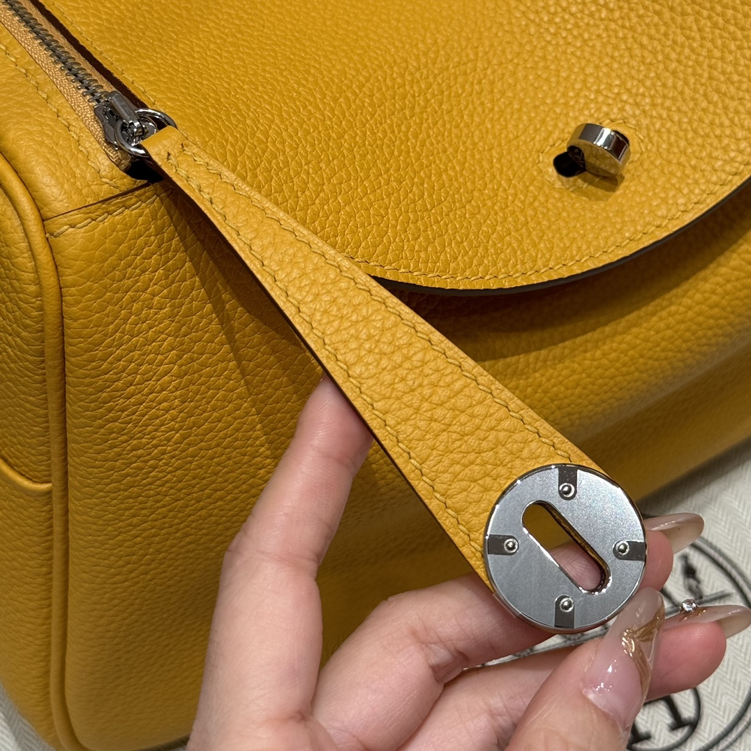 Hermès  Lindy 26 Jaune ambre Clemence