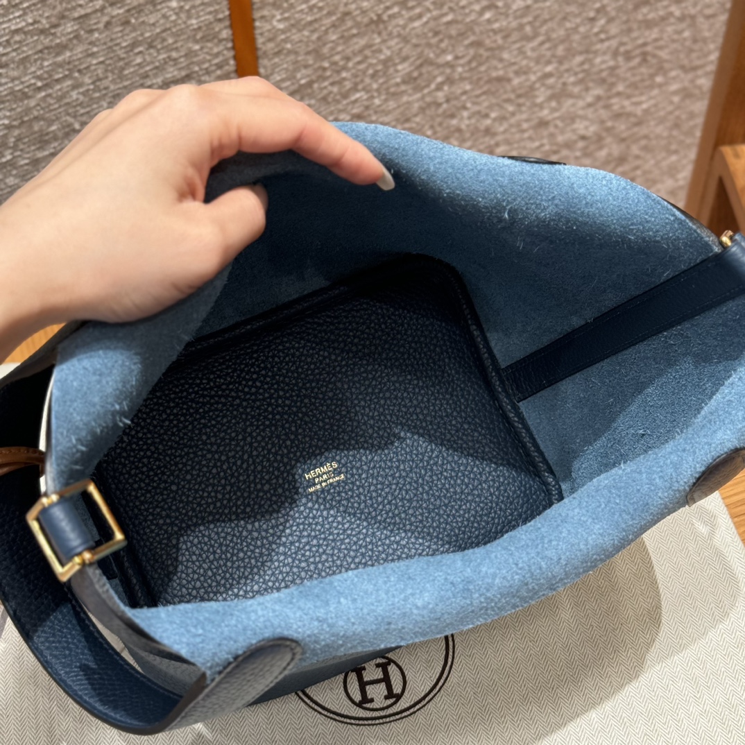 Hermès  Picotin lock 18 Blue presse Clemence