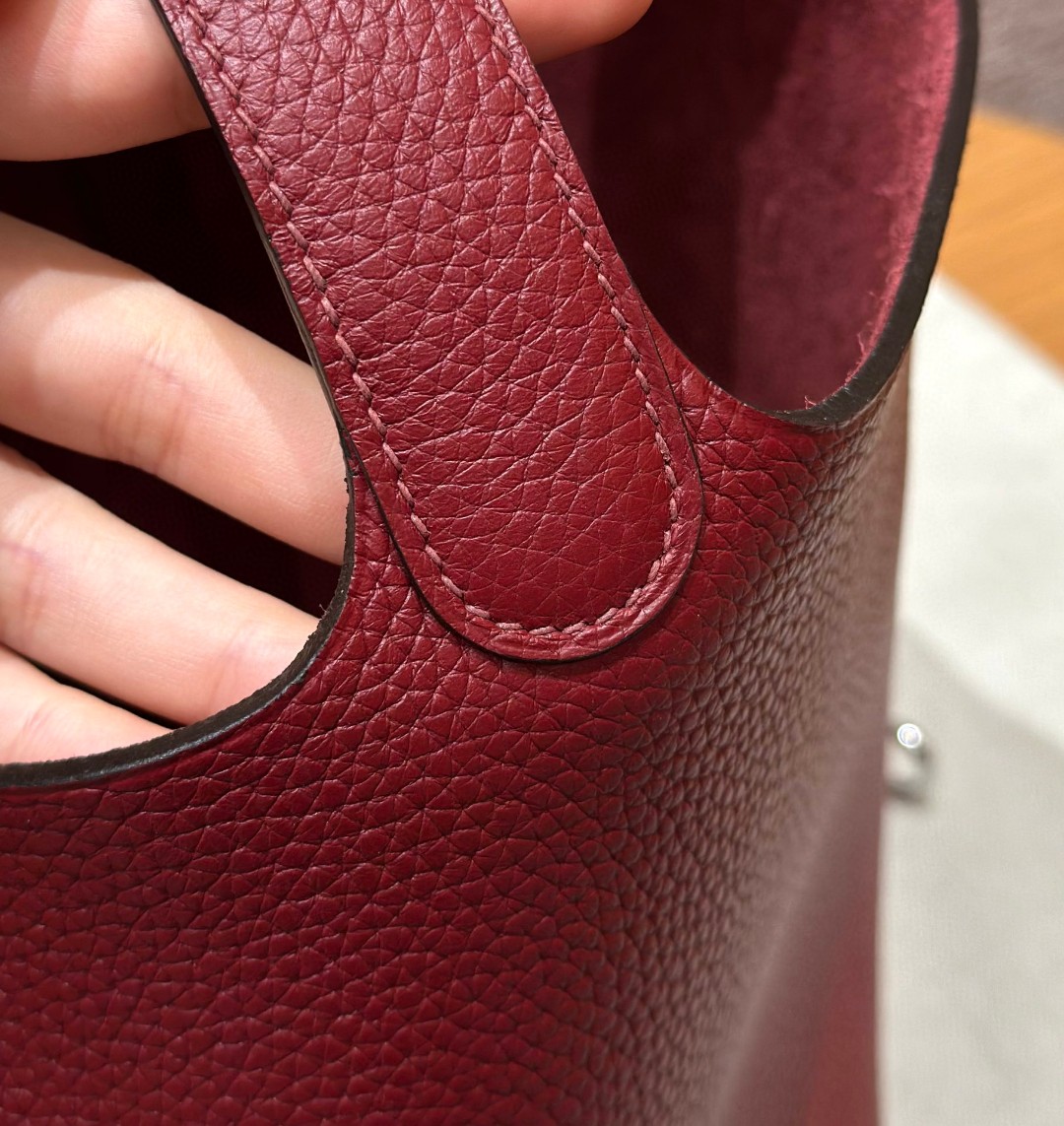 Hermès  Picotin lock  22 Rouge H Clemence