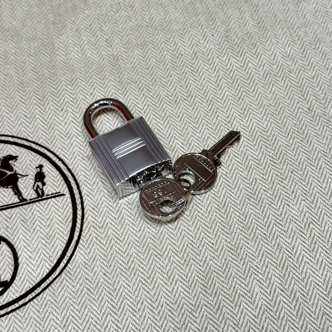 Hermès  Picotin lock 18 Rose lipstick Clemence