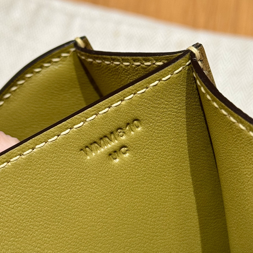 Hermès Constance 19 Dorè Chèvre