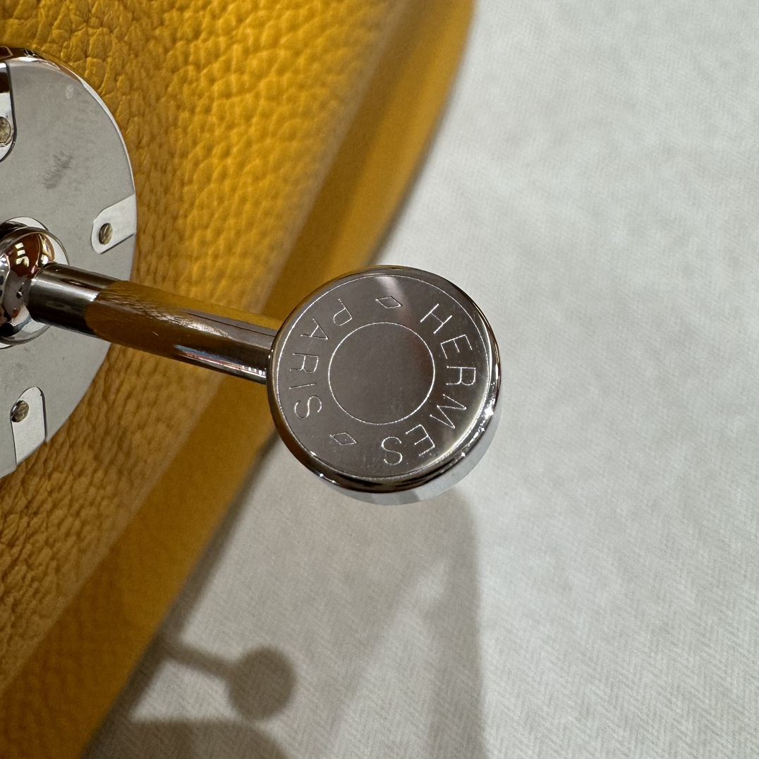 Hermès  Lindy 26 Jaune ambre Clemence