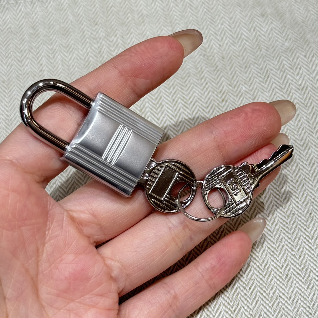 Hermès  Picotin lock 18  Blue Frida Clemence