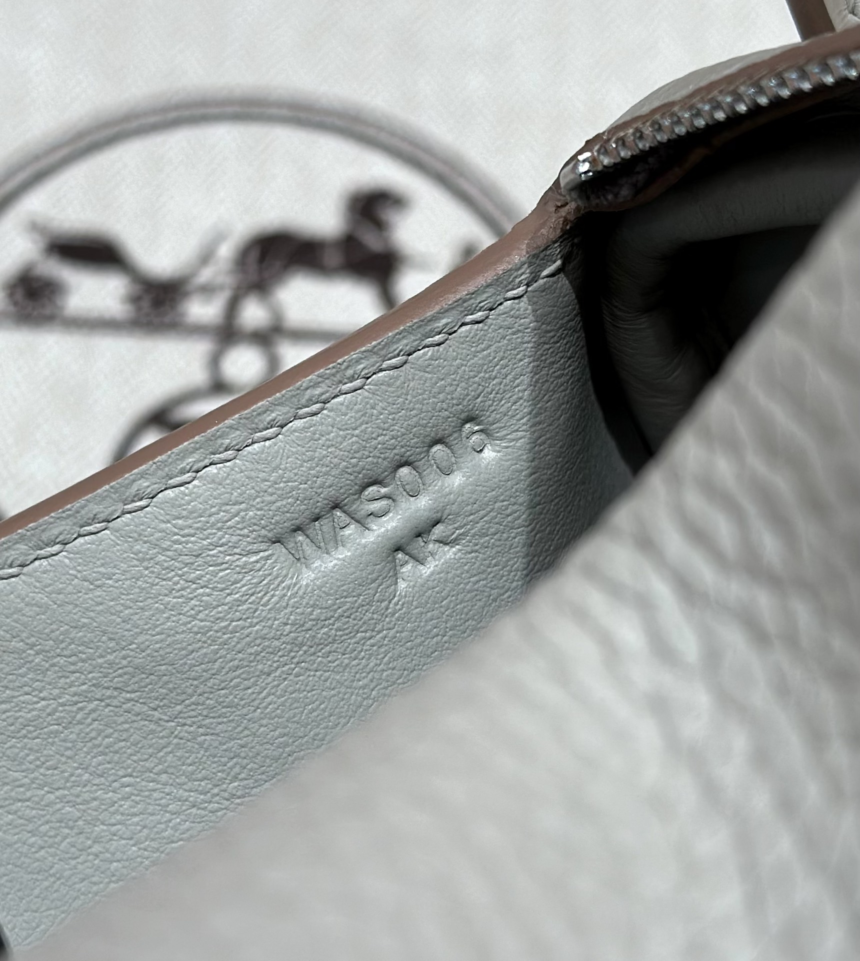 Hermès  Lindy 19 Girs Perle Clemence  and Matte Alligator🐊imported