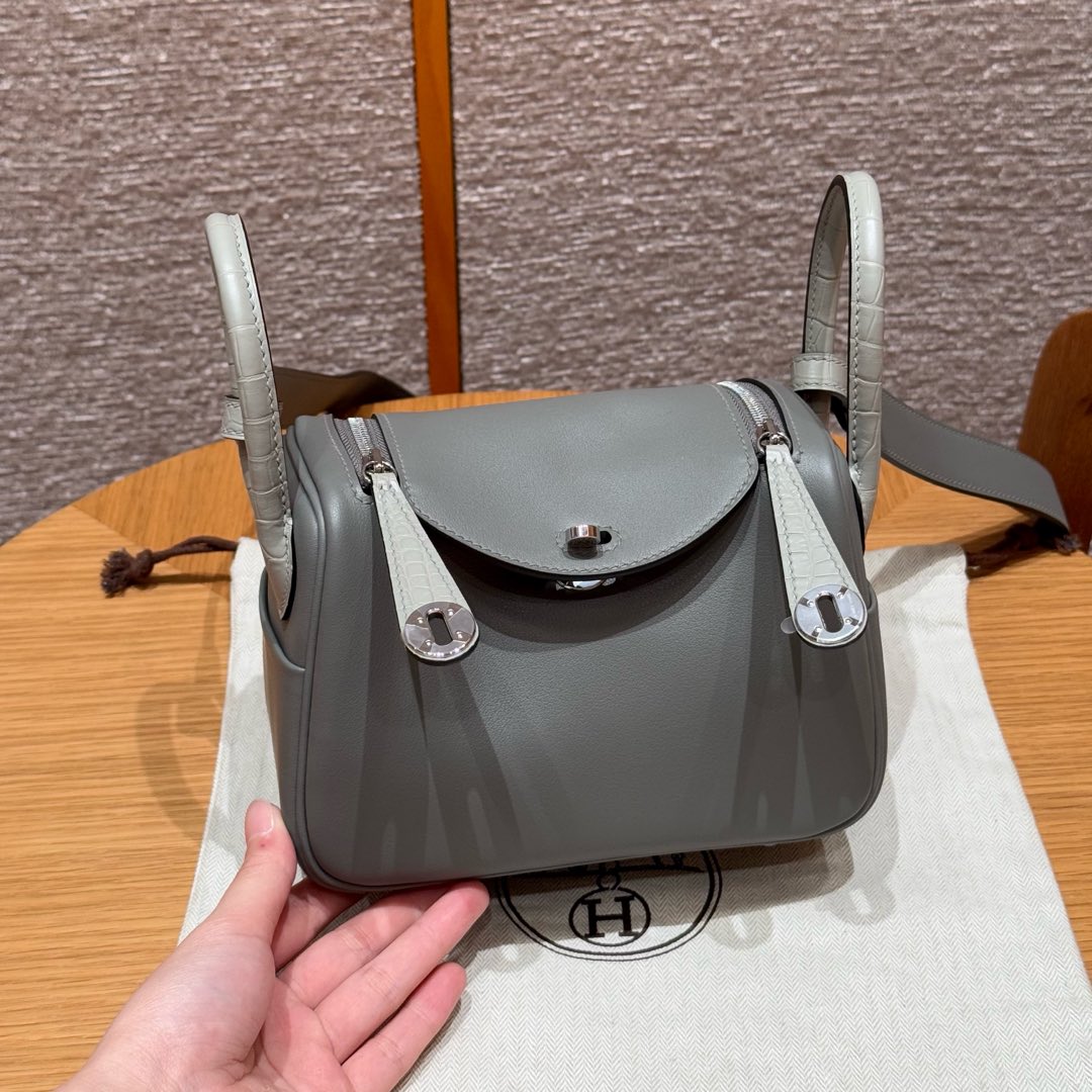 Hermès  Lindy 19 Girs Meyer and Girs Perle Swift and Matte Alligator crocodile
