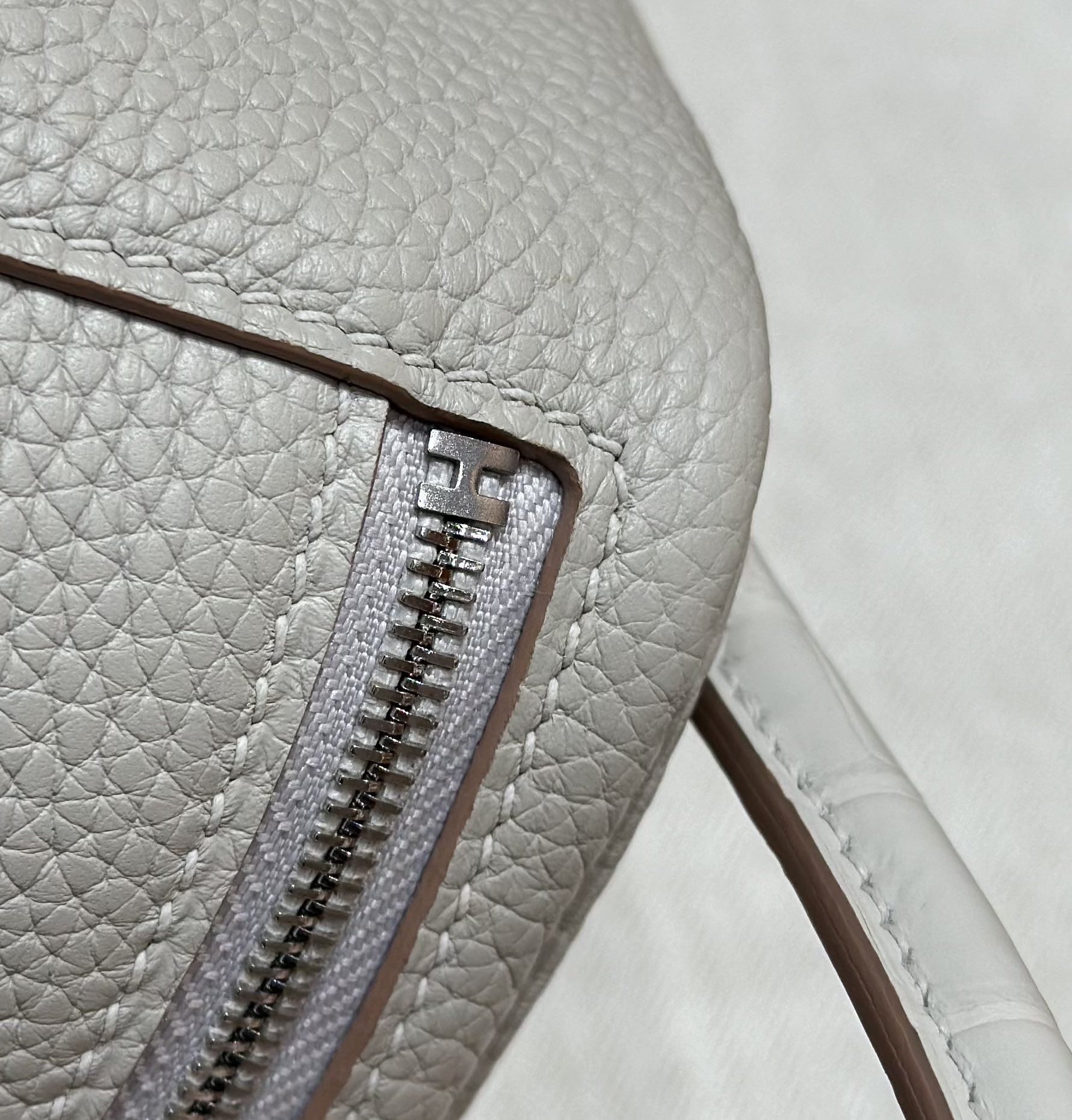 Hermès  Lindy 19 Girs Perle Clemence  and Matte Alligator🐊imported