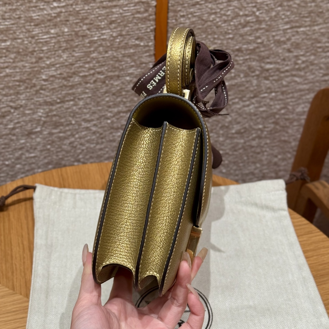Hermès Constance 19 Dorè Chèvre