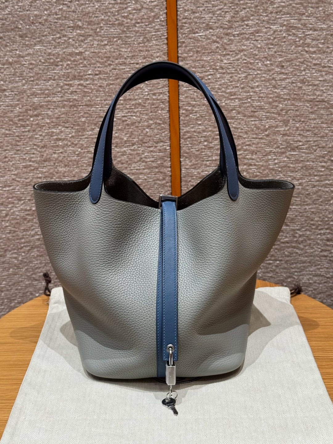 Hermès  Picotin lock 22  Girs Mouette and Blue Agate Clemence/Swift