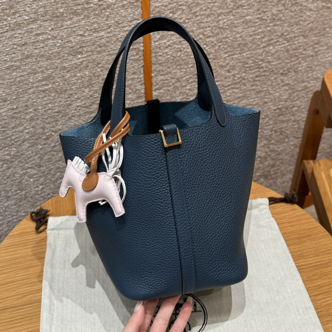 Hermès  Picotin lock 18 Blue presse Clemence