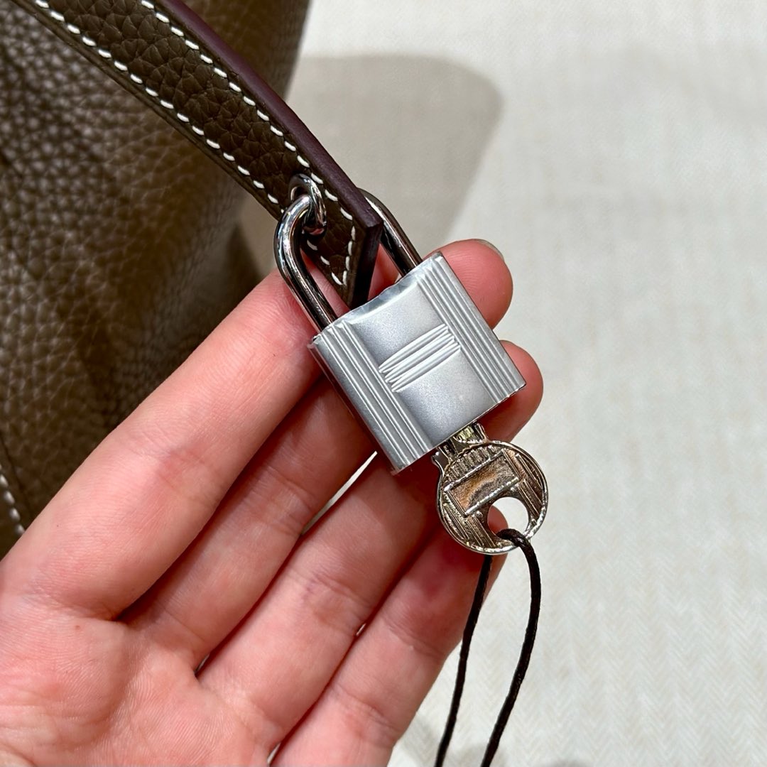 Hermès  Picotin lock 18 Etoupe Clemence