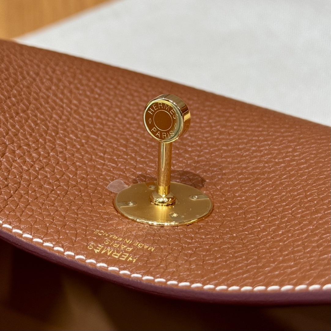 Hermès  Lindy 26 gold Clemence