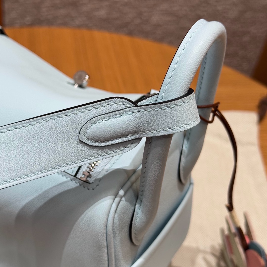 Hermès  Lindy 19 Blue Brume Swift